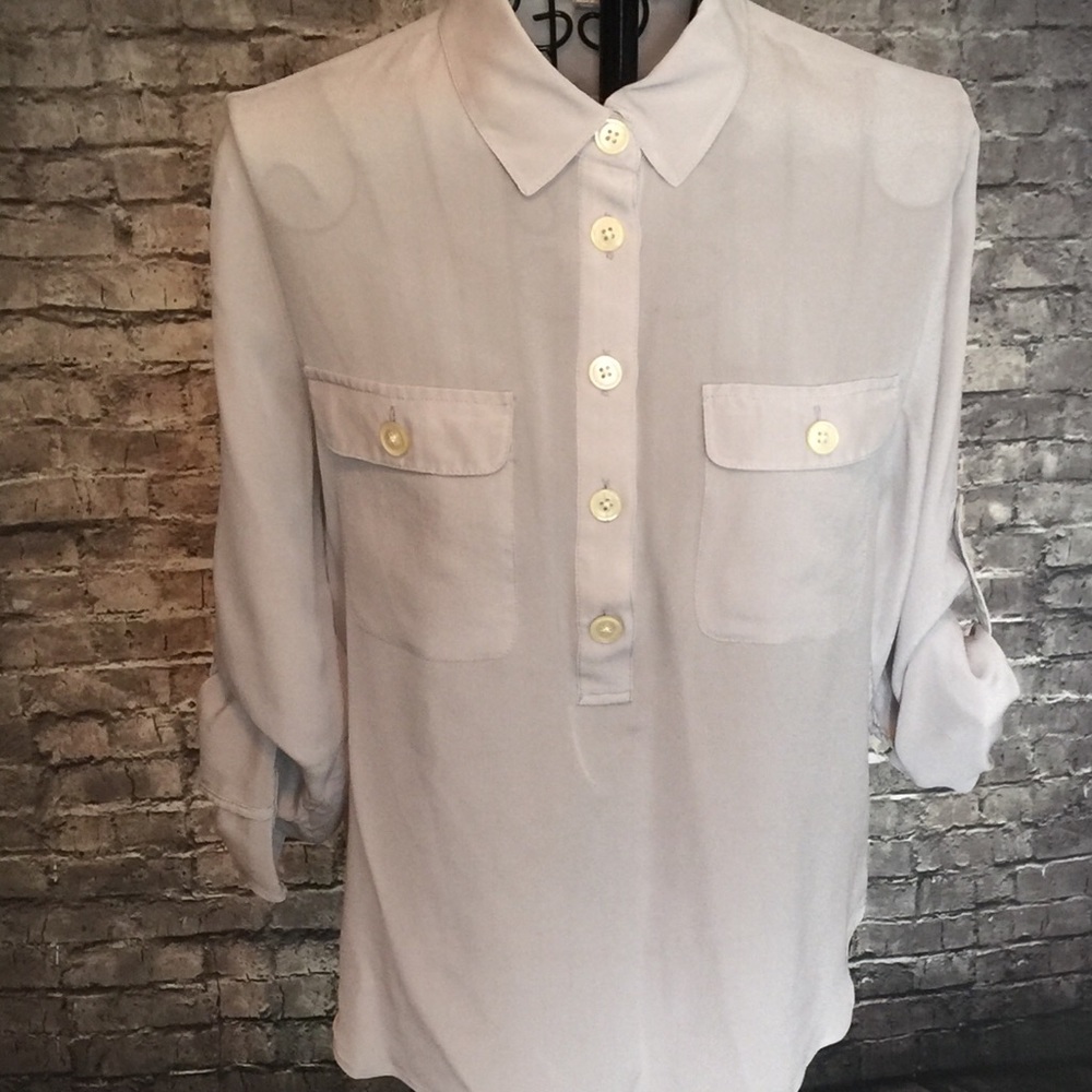 Banana Republic 100% Silk gray blouse Size Small